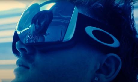 Ski Aggu reflektiert Domzianas Gesicht in seiner Skibrille